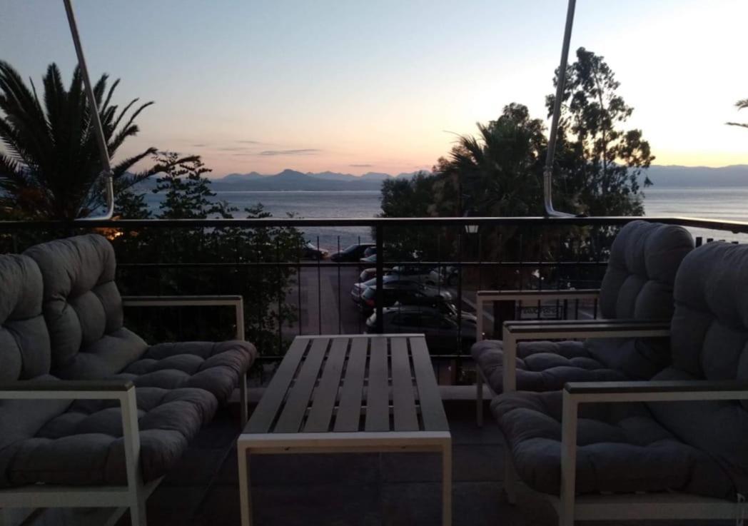 Luxury Seaview Apartment Con Vista Loutraki  Exterior photo